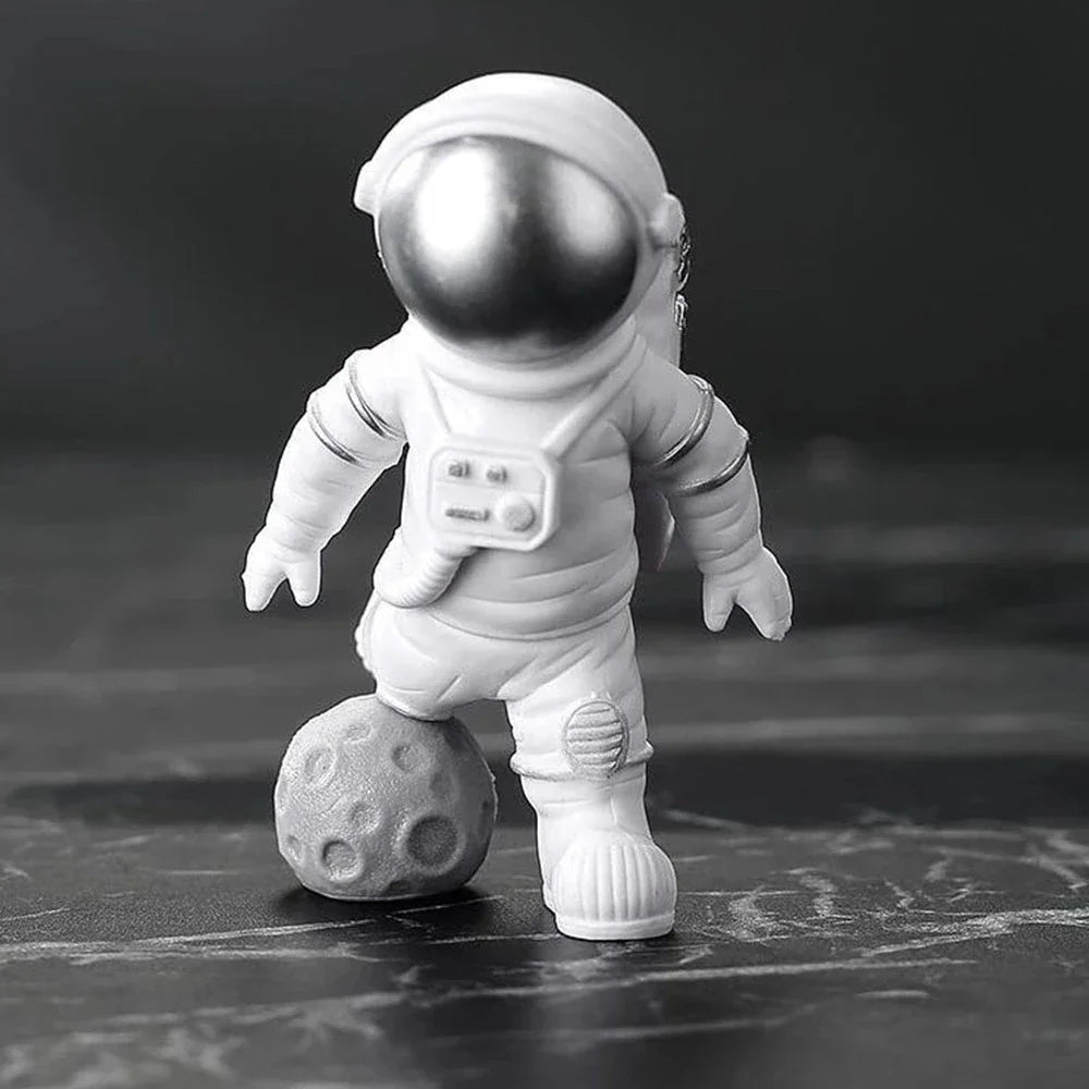 Kit Com 4 Astronautas Para Decoração De Ambientes